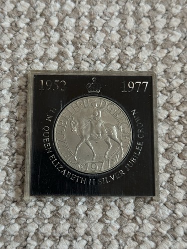 Genuine1952 1977 queen - genuine1952-1977, h.m.queen