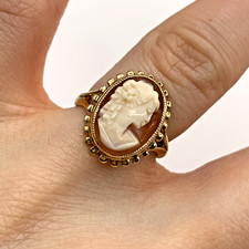 9 ct Gold Cameo Bezel Set Ring