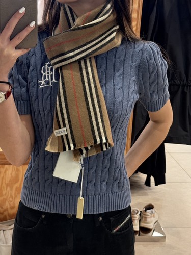 Burberry 100 wool scarf - 100%,