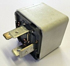 Vauxhall Astra Zafira Vectra 4 PIN White Headlamp Washer Relay GM 24438885 -#34 