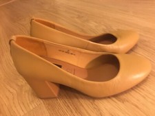 Marks And Spencer Khaki Court /work leather shoes UK 5 (mustard).