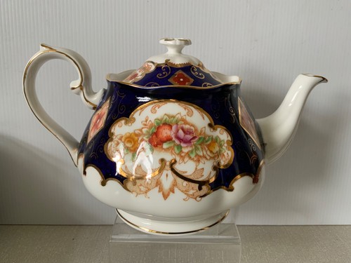 Royal albert heirloom - heirloom, teapot