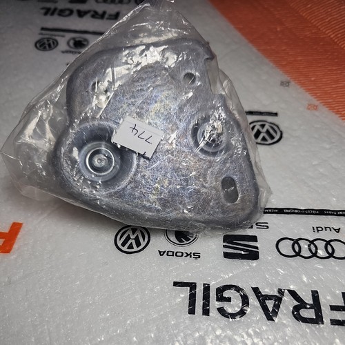 New volkswagen roc - a11, right