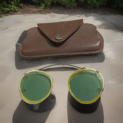 Vintage 1940s amber bakelite - vintage,
