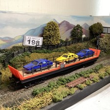 HORNBY 00 Gauge R126 CAR TRANSPORTER WITH THREE CARS. BOXED. See Des (195)