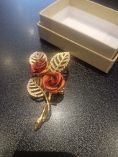 vintage gold-tone brooch