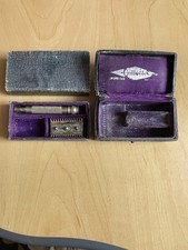 Job lot of vintage Gillette Razor Boxes, comes with broken razor for parts.