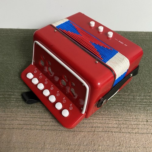 Accordion child button red - child,