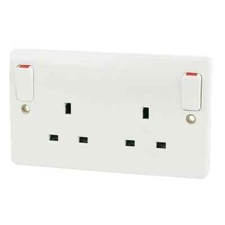 MK K2746WHI twin socket 13A DP