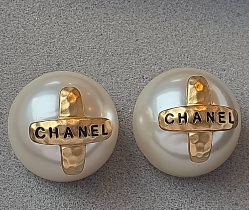 Chanel pearl clip stud - pearl, clip-on