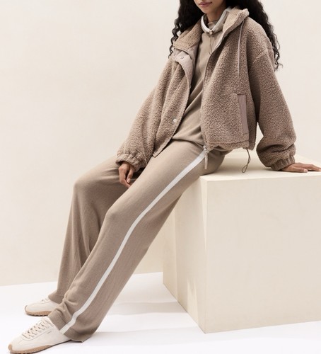 The white company contrast - the,