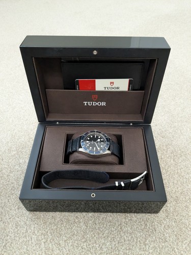 Tudor heritage black - tudor, bay