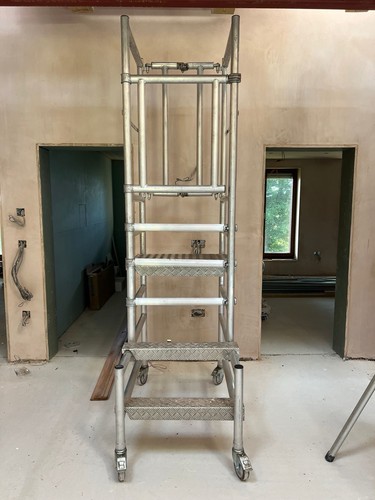 Aluminium mobile podium - aluminium, tower