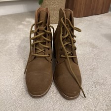 Women’s Size 5 Brown Faux
