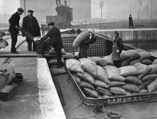 1922 dock workers loading - 1922,