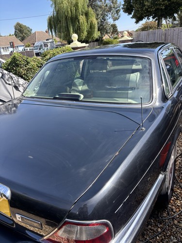 Daimler lwb saloon - in, black