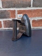 Vintage Flat Iron Cast Iron Doorstop Bookend Old Rustic Display ? T233 MH