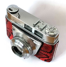 VINTAGE KODAK RETINETTE 1A CAMERA. RED PYTHON SKIN COVERED. DISPLAY/REPAIR