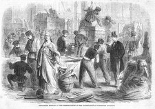 INTERNATIONAL EXHIBITION Unpacking Bronzes in French Court - Antique Print 1862