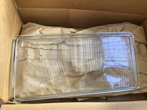 Volvo 440 headlamp - , lens