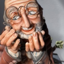 Capodimonte La Medea Tramp Figurine by Rori Made In Italy,condition Looks Good.