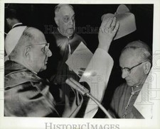 1967 Press Photo John Cardinal Krol receives red biretta from Pope Paul VI, Rome