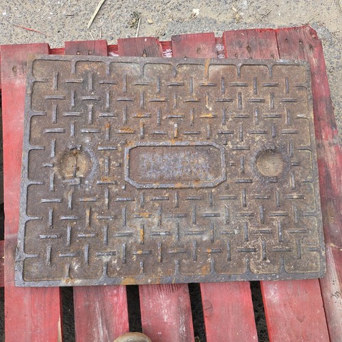 Cast iron manhole cover 658mm - iron,