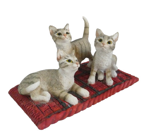 Resin ornament three tabby - three,