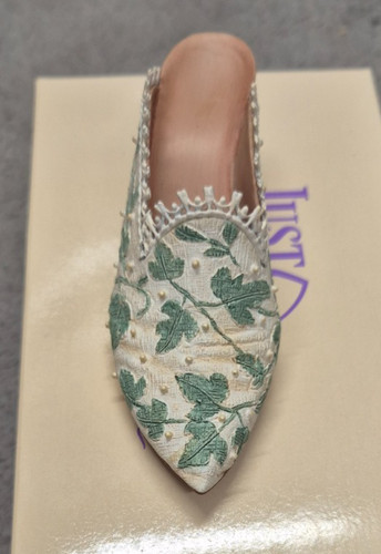 Just the right shoe - just,