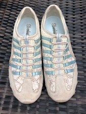 Ladies size 5 beige with Blue