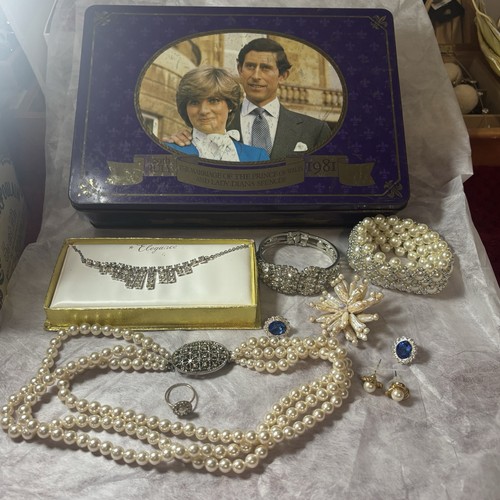 Costume jewellery mixed lot - mixed,