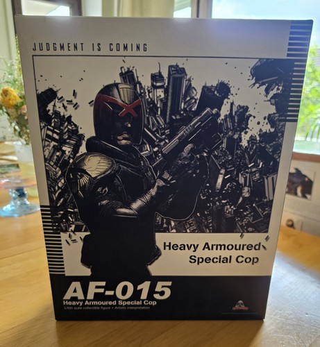 Judge dredd rare art figures - rare,