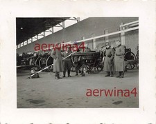 Soldiers cleaning the gun at