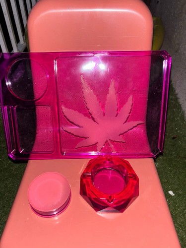 Pink resin tray with - ,