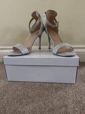 Head Over Heels Silver Dress / Prom Shoes Sz 6/39