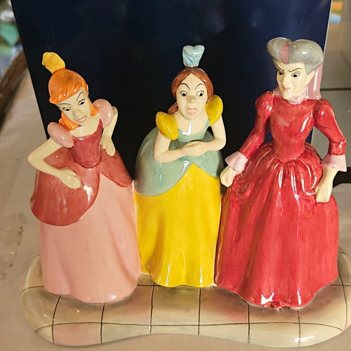 Royal doulton disney showcase - doulton,