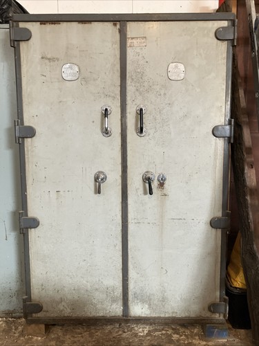 Chubb large safe - large,