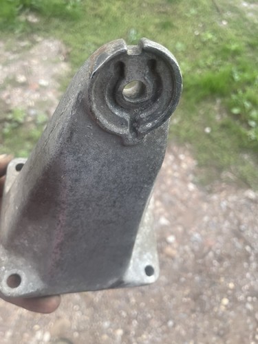 Mercedes engine mounting arm - mounting,