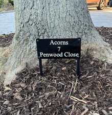 Standing personalised house