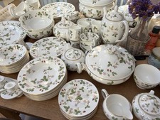 Wedgwood Wild Strawberry Complete Dinner Service For 8 With Tea And Coffee Sets