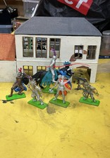 5 X Britains Deetail Medieval
