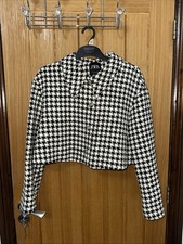 White and Black Dogtooth Crop