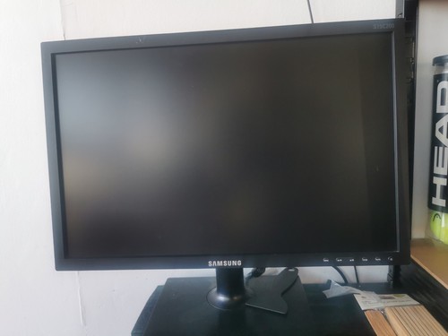 Samsung s19c200 monitor - 19",