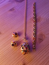 VINTAGE JOAN RIVERS PENDANT