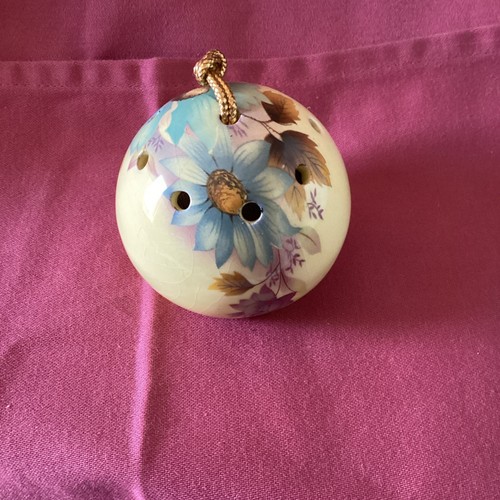Vintage olde pomander - ye,