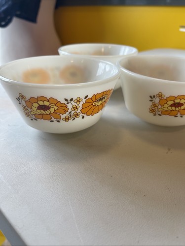 Vintage jaj sunflower pyrex - sunflower,
