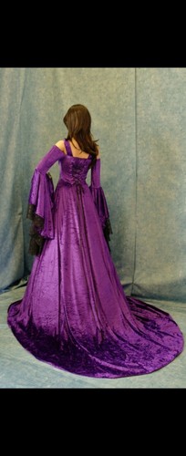 Renaissance dress vampire