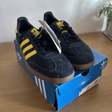 Adidas AS 230 UK Size 9 BNIBWT