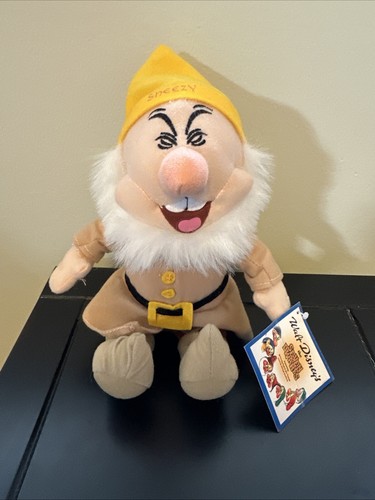 Walt disney sneezy snow - walt, white
