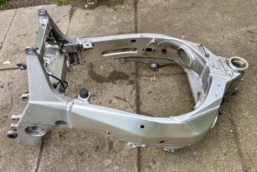 Gsxr 1000 frame with v5 - gsxr, k2